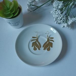 Brass leaf dangle earrings